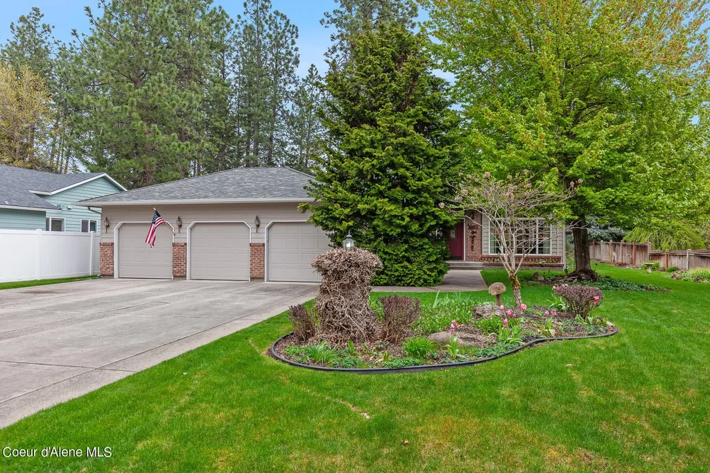 5811 E Shoreline Drive Post Falls ID 83854