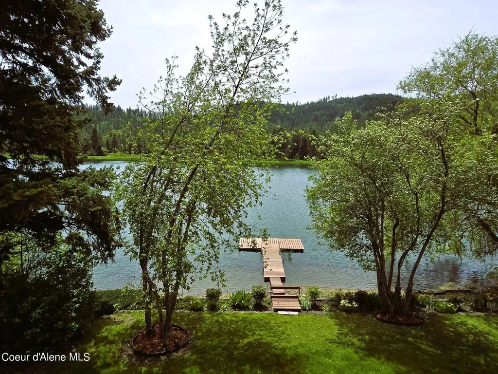 6918 W Salishan Way Spirit Lake ID 83869