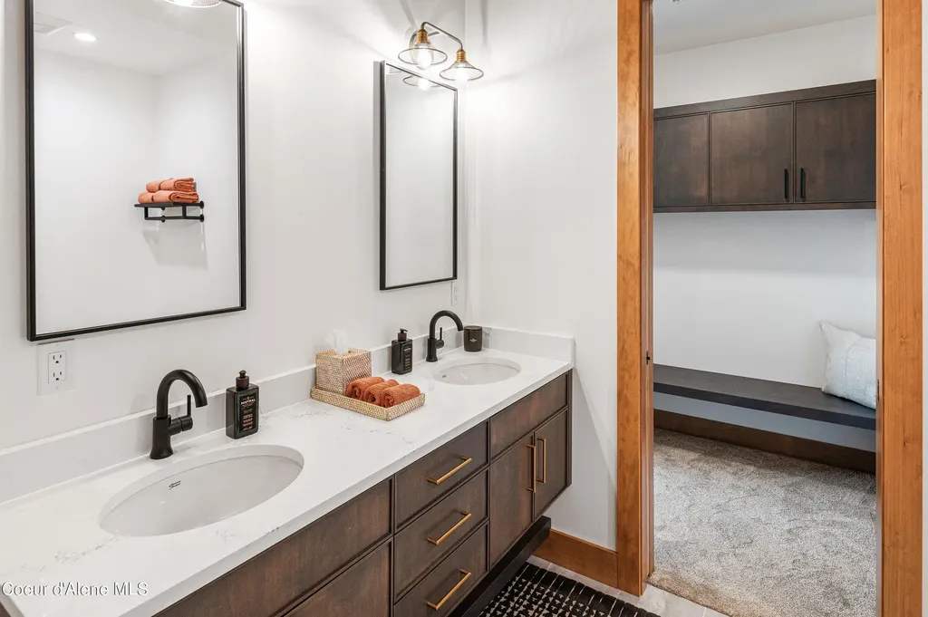 1208 Spitfire Street Sandpoint ID 83864