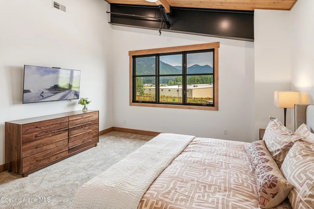 1208 Spitfire Street Sandpoint ID 83864