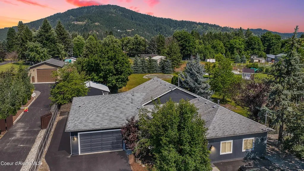 6928 N 4th Street Dalton Gardens ID 83815