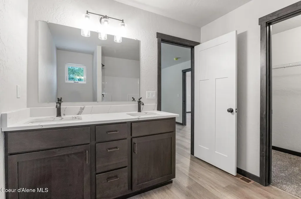 501 Swan Shores Drive Sagle ID 83860