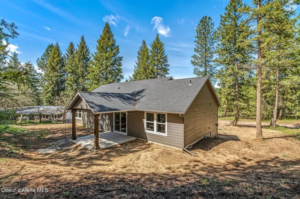 501 Swan Shores Drive Sagle ID 83860