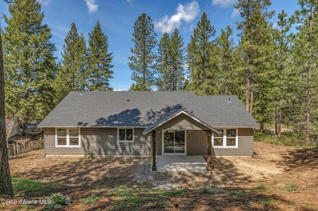 501 Swan Shores Drive Sagle ID 83860