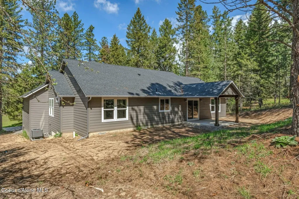 501 Swan Shores Drive Sagle ID 83860