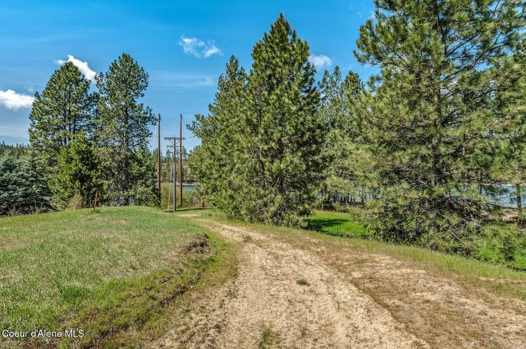 501 Swan Shores Drive Sagle ID 83860