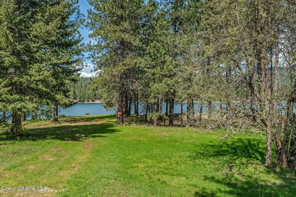 501 Swan Shores Drive Sagle ID 83860