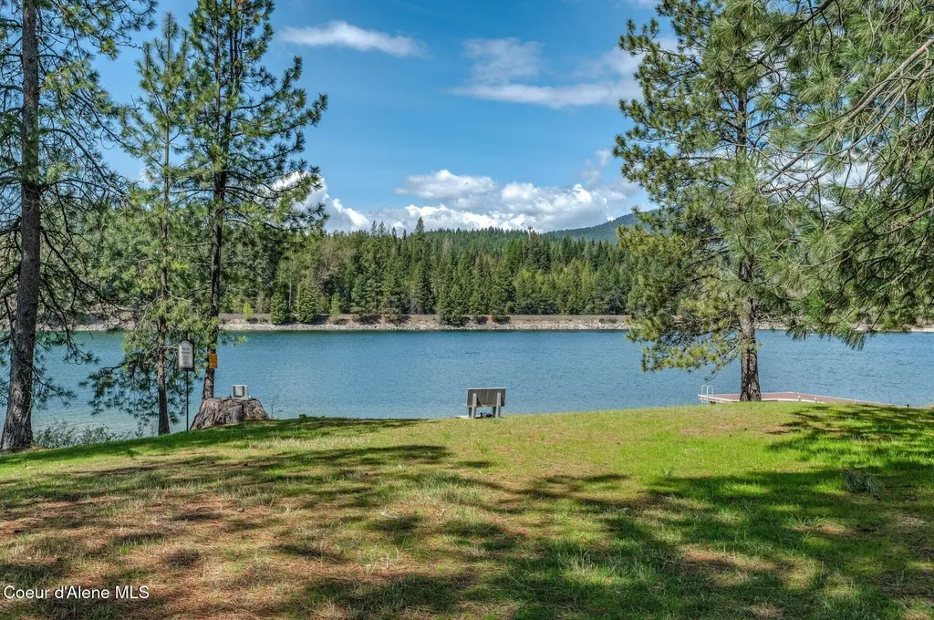 501 Swan Shores Drive Sagle ID 83860