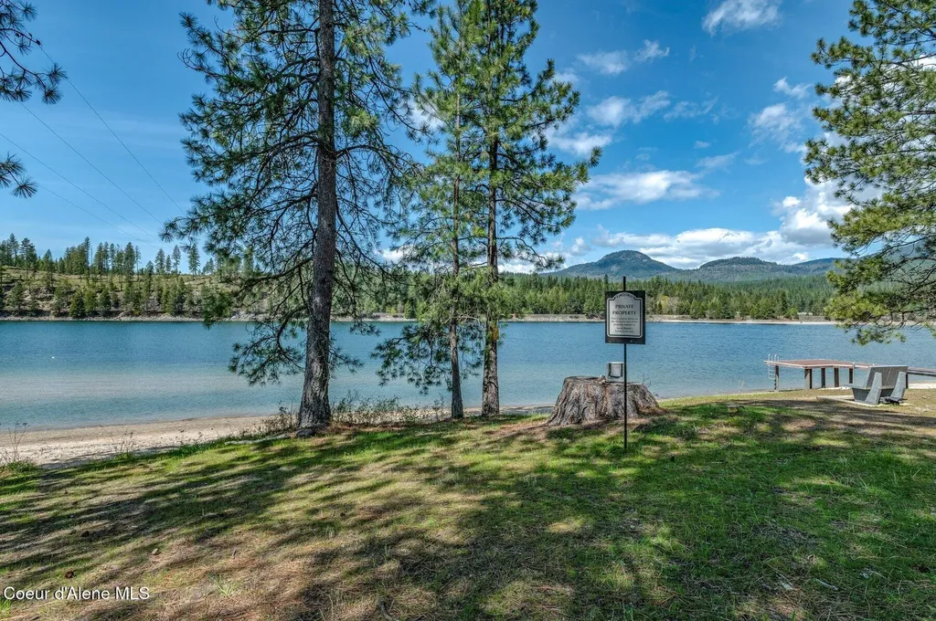 501 Swan Shores Drive Sagle ID 83860