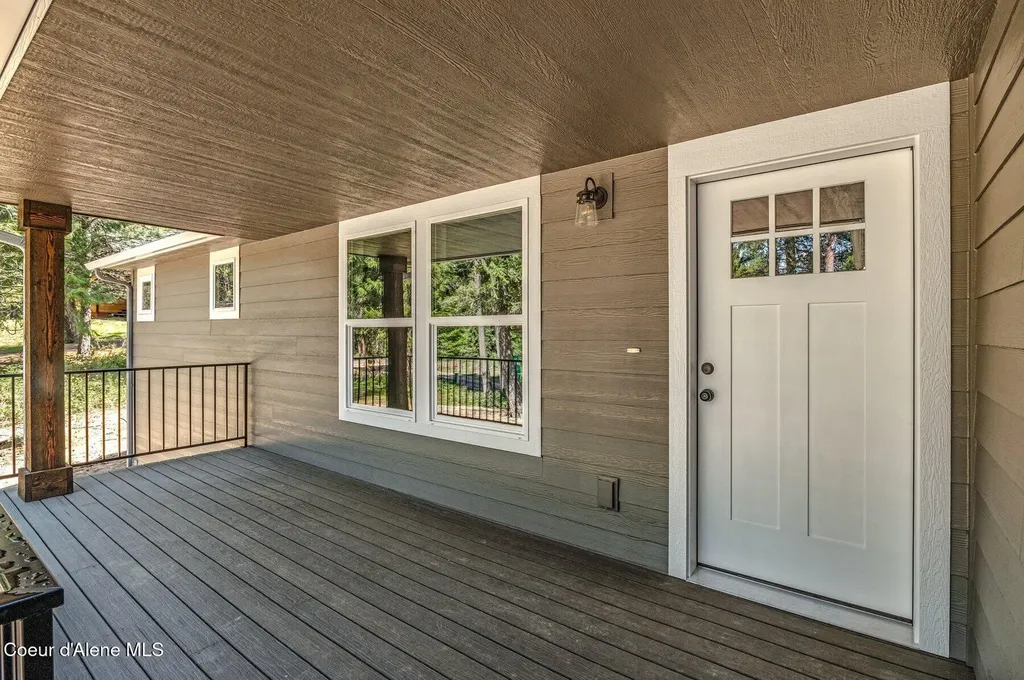 501 Swan Shores Drive Sagle ID 83860