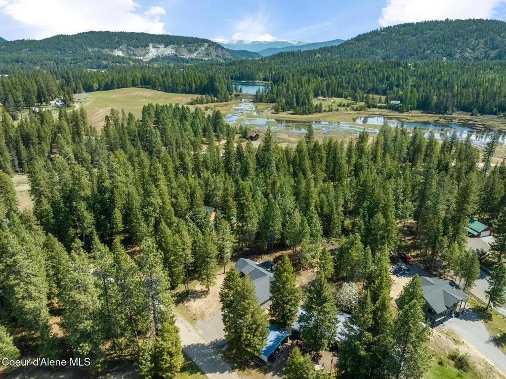 501 Swan Shores Drive Sagle ID 83860