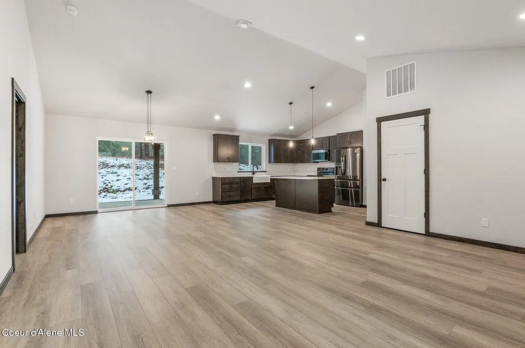 501 Swan Shores Drive Sagle ID 83860