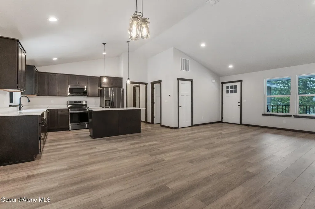 501 Swan Shores Drive Sagle ID 83860