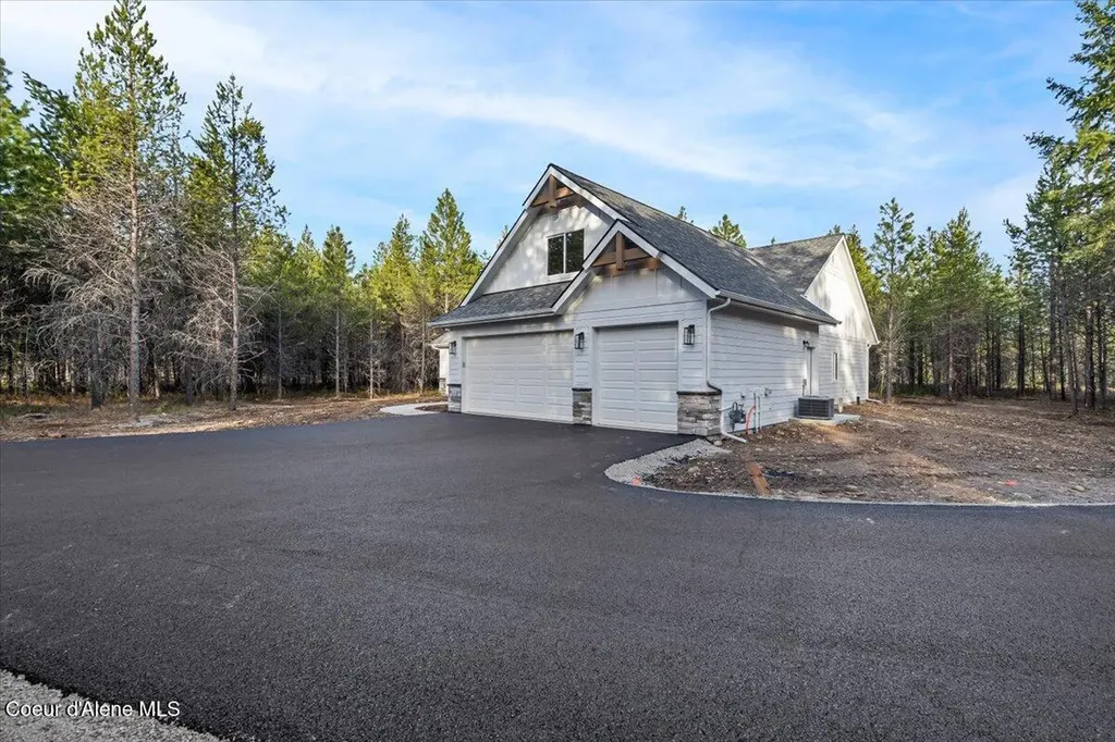 1568 E Smidgeon Drive Rathdrum ID 83858