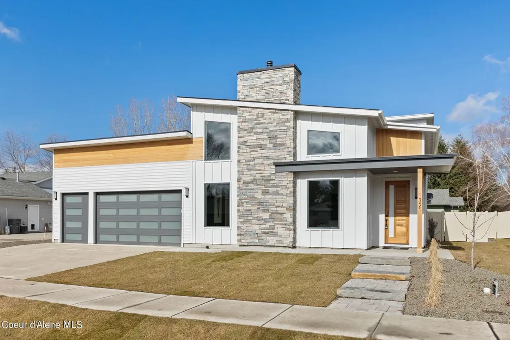1321 E Ezra Avenue Hayden ID 83835