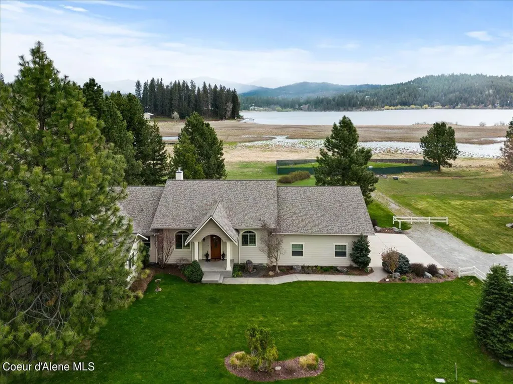 11529 N Gatewood Court Hauser ID 83854