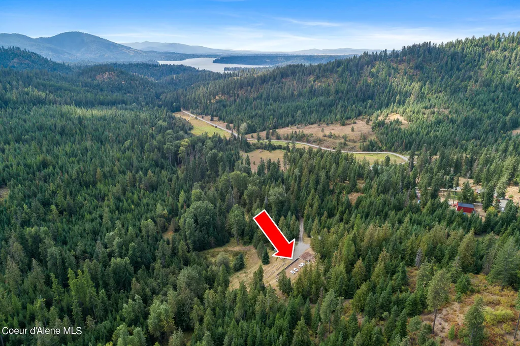 11590 E Mokins Bay Road Hayden ID 83835