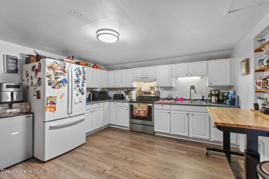 207 S Division Street Pinehurst ID 83850