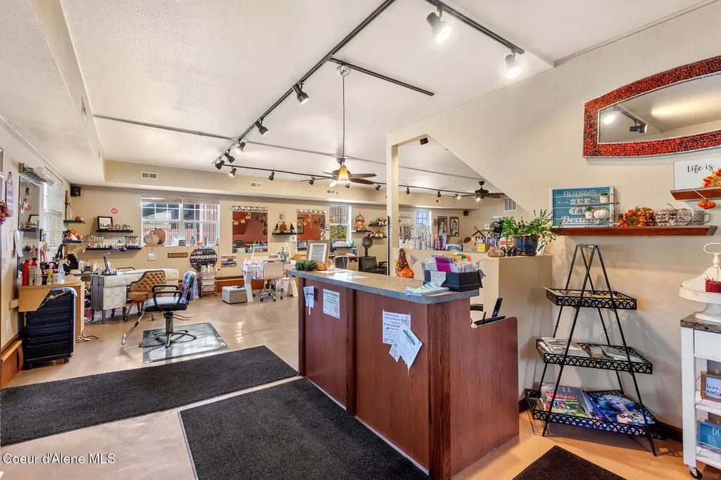 207 S Division Street Pinehurst ID 83850