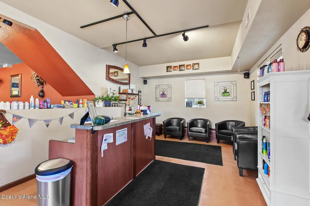 207 S Division Street Pinehurst ID 83850