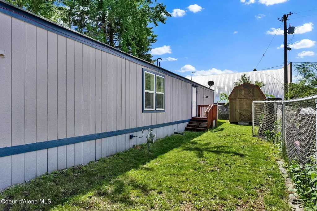 74 E Walrose Loop Hayden ID 83835