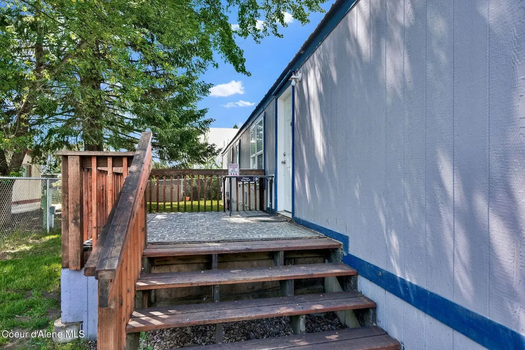 74 E Walrose Loop Hayden ID 83835