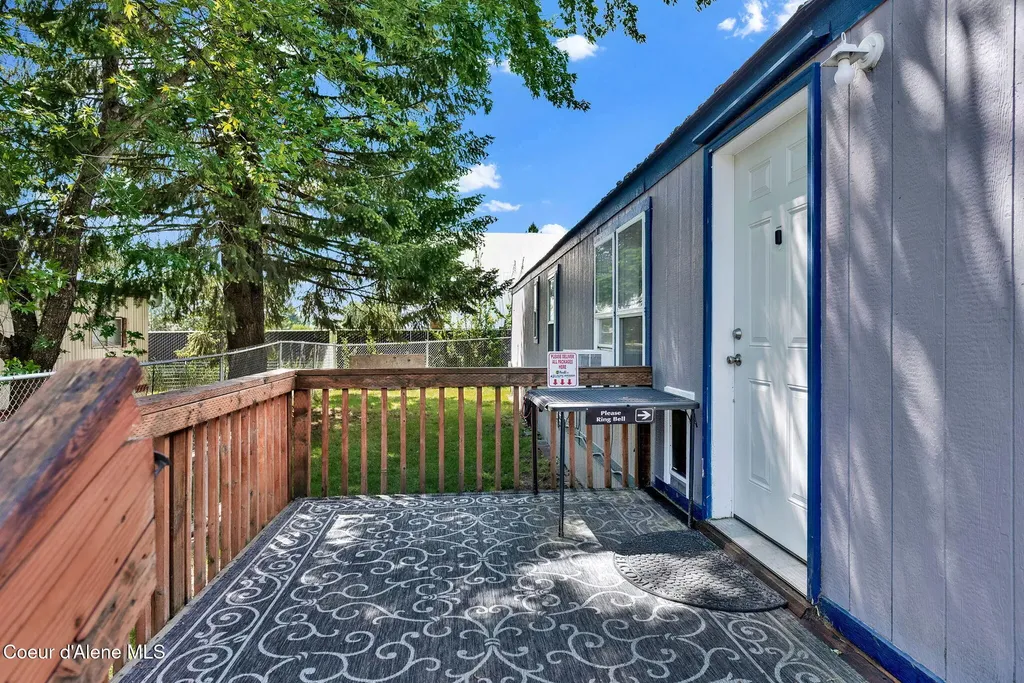 74 E Walrose Loop Hayden ID 83835