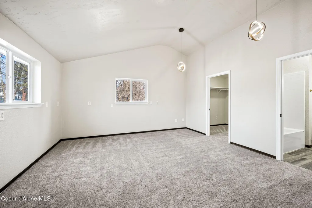 11448 W Meadowview Lane Nine Mile WA 99026