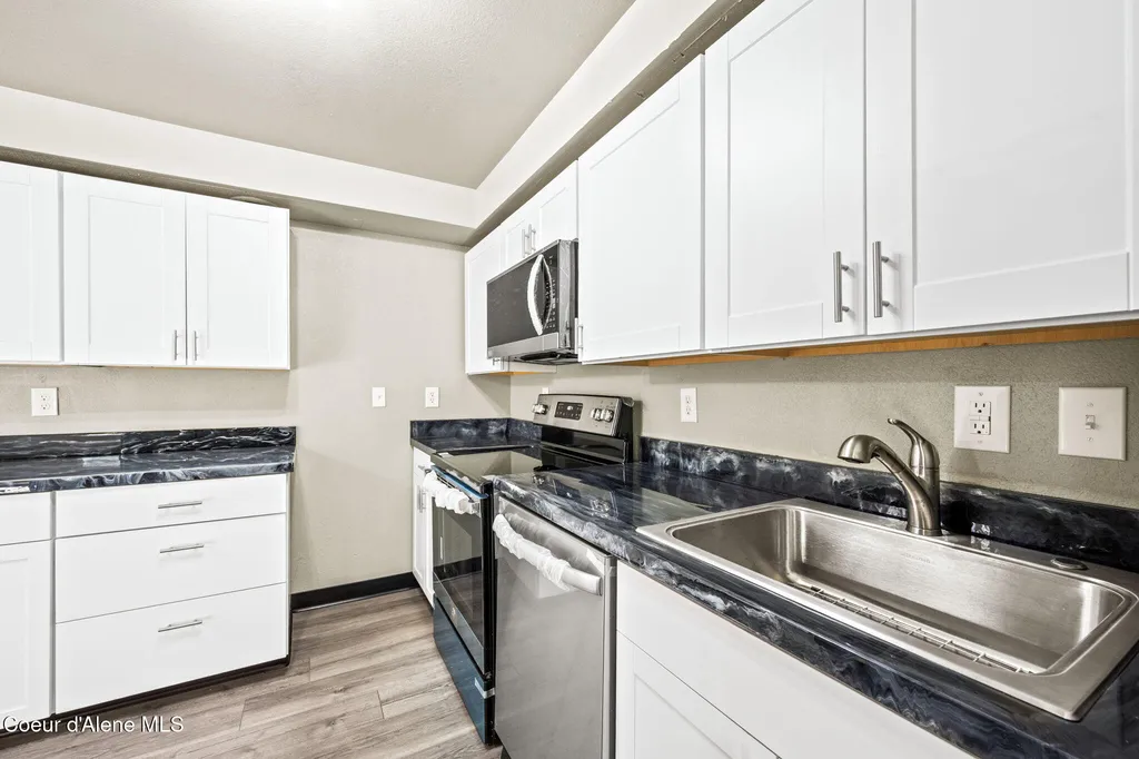 11448 W Meadowview Lane Nine Mile WA 99026