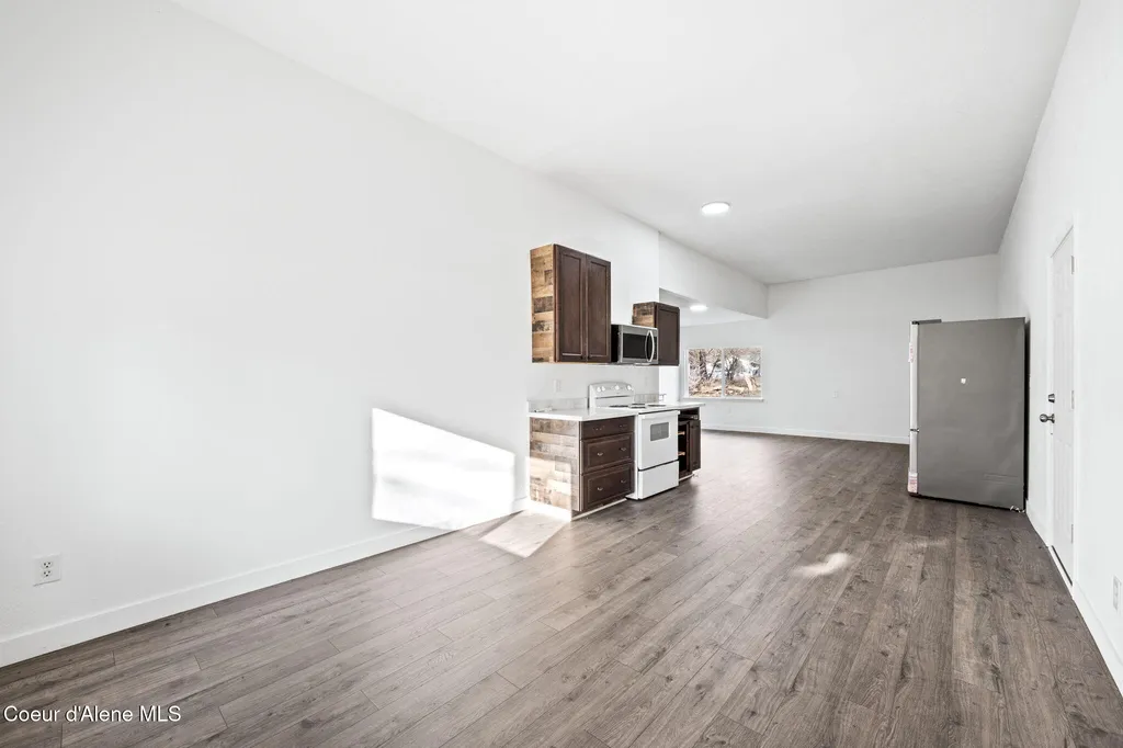 11448 W Meadowview Lane Nine Mile WA 99026