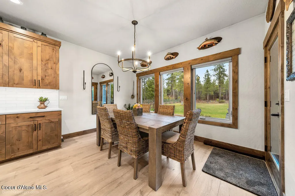 29131 N Hindman Street Athol ID 83801