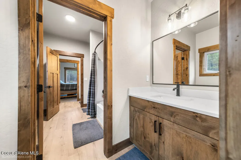 29131 N Hindman Street Athol ID 83801