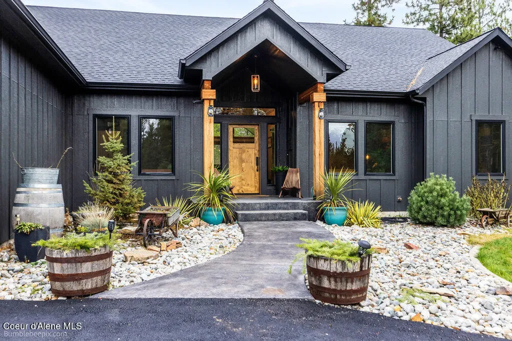 29131 N Hindman Street Athol ID 83801