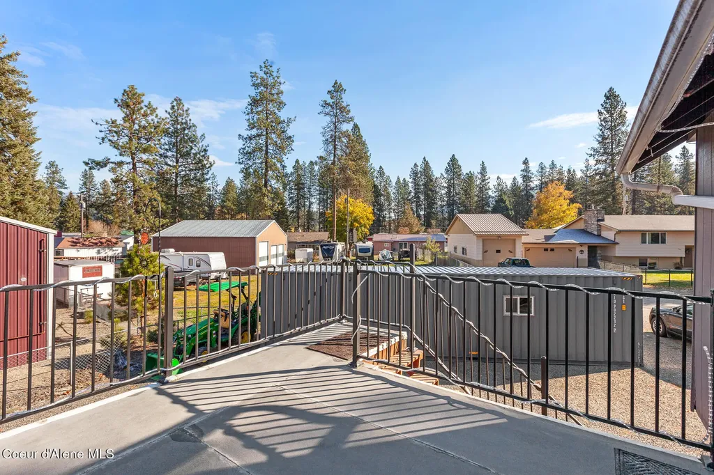 207 S Division Street Pinehurst ID 83850