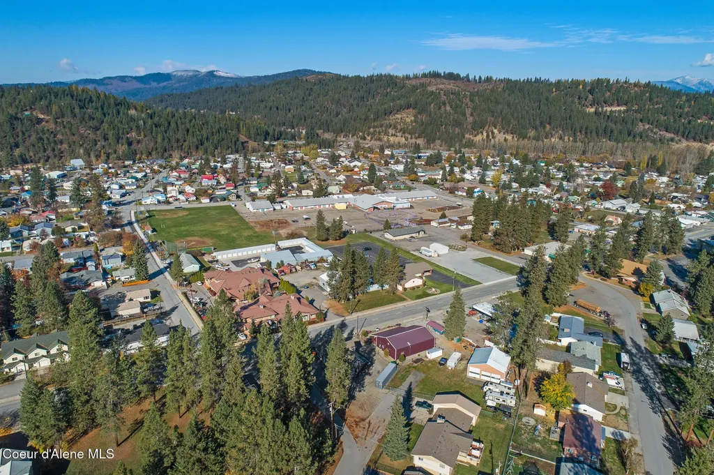207 S Division Street Pinehurst ID 83850
