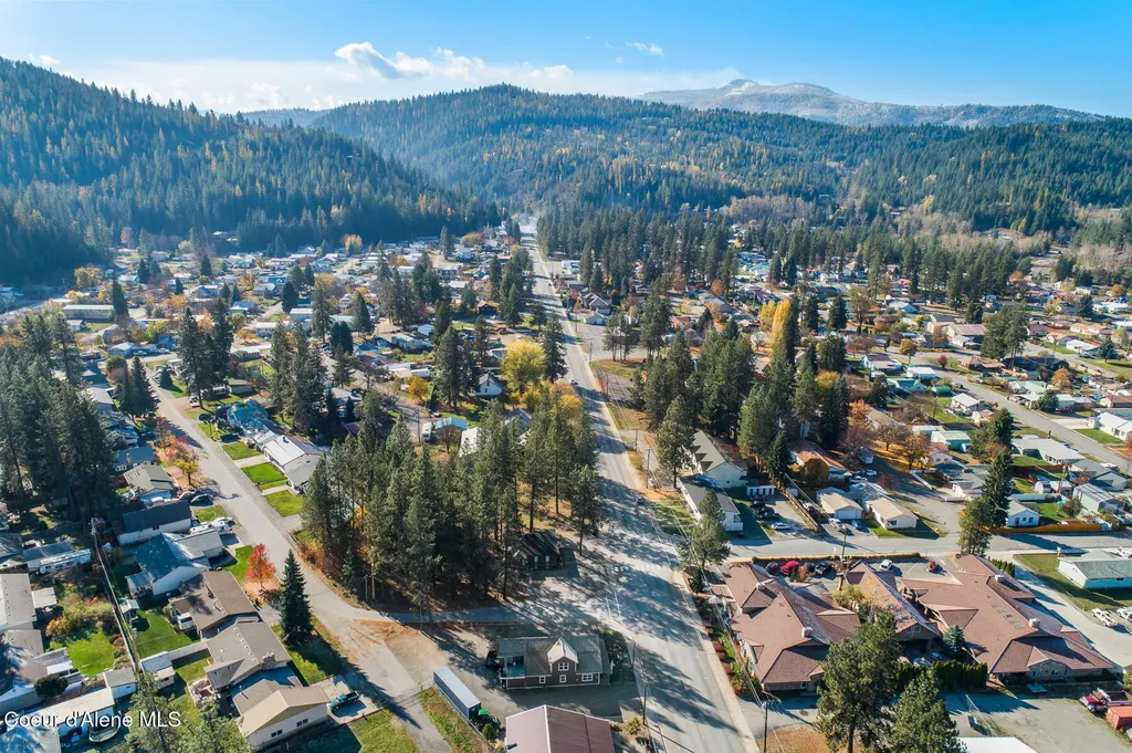 207 S Division Street Pinehurst ID 83850