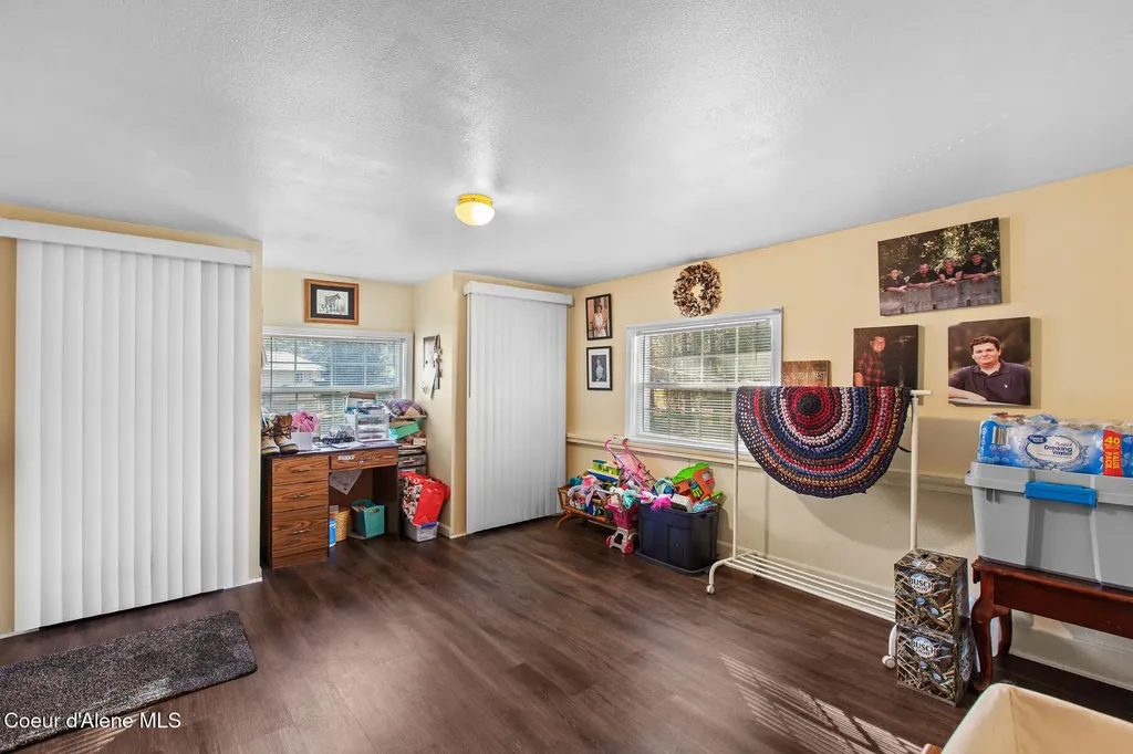 207 S Division Street Pinehurst ID 83850
