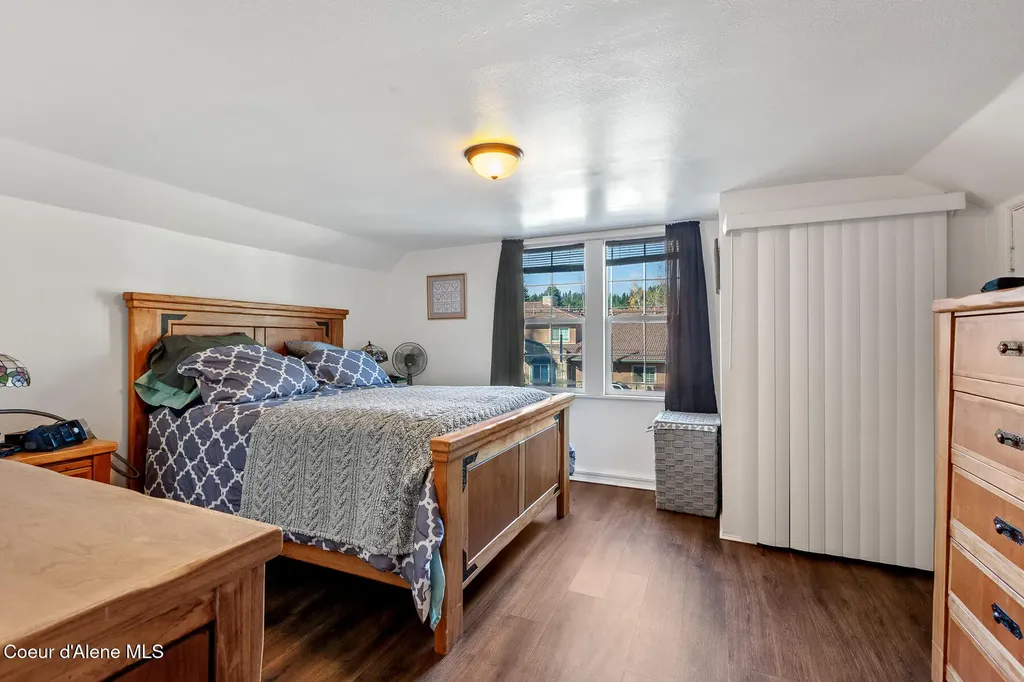 207 S Division Street Pinehurst ID 83850