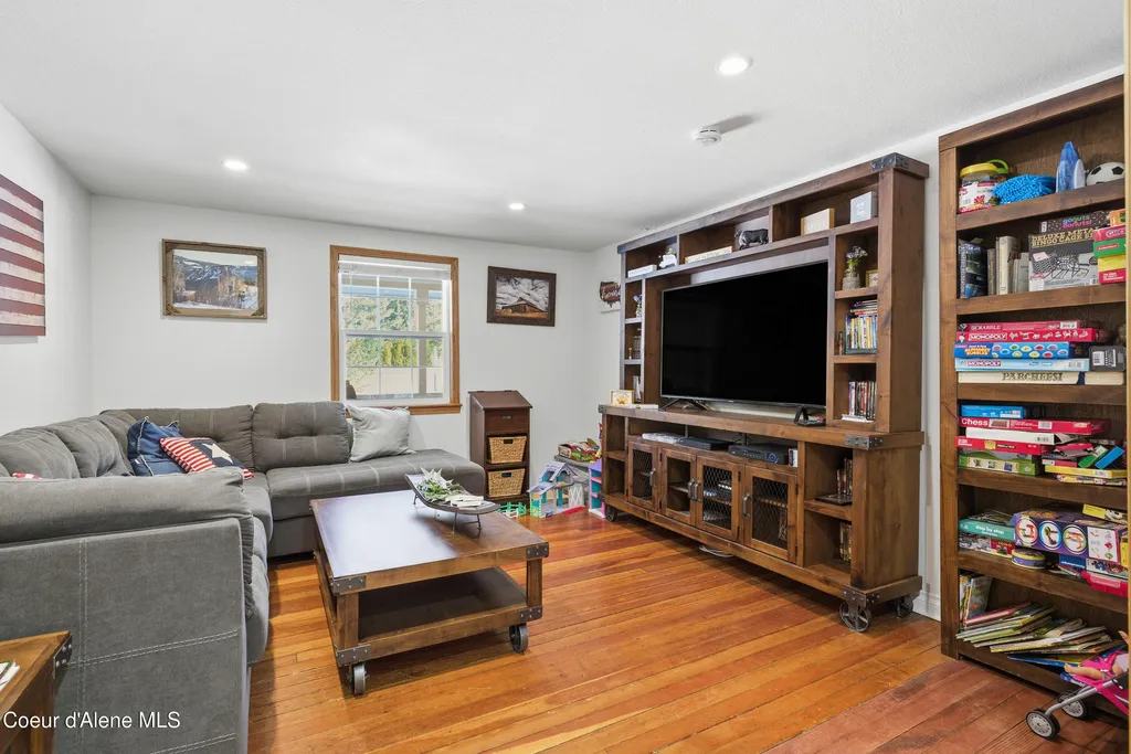 758 Meadowood Road Sandpoint ID 83864