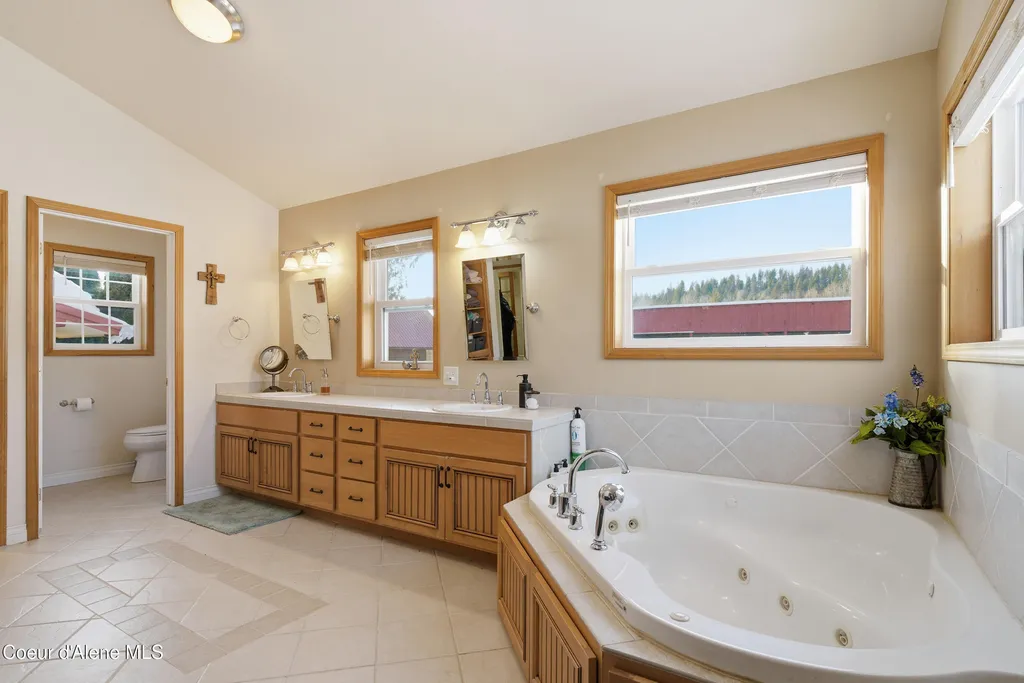 758 Meadowood Road Sandpoint ID 83864