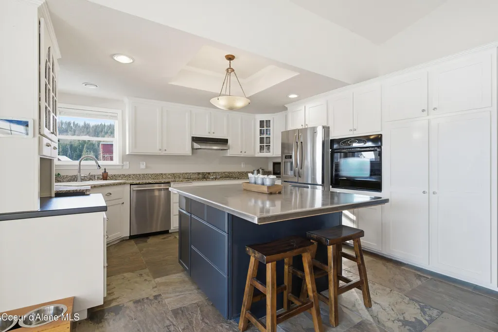 758 Meadowood Road Sandpoint ID 83864