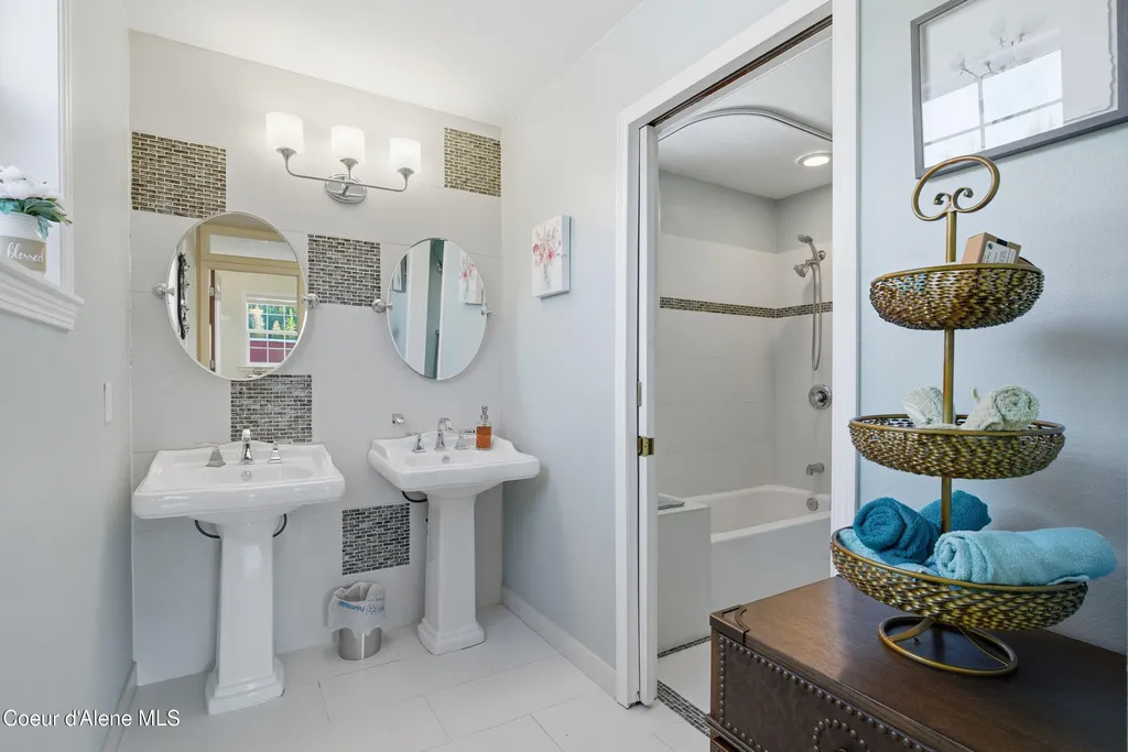 758 Meadowood Road Sandpoint ID 83864