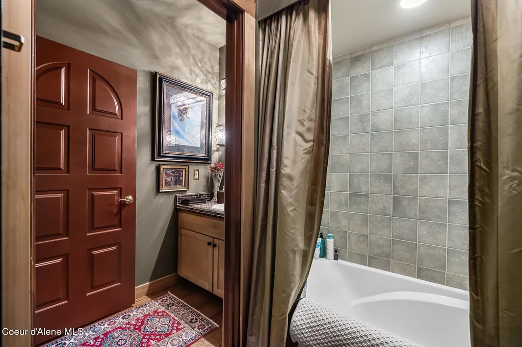 124 Village Lane Sandpoint ID 83864