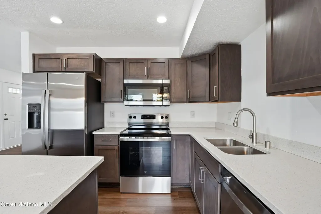 1428 N Michigan Lane Greenacres WA 99016