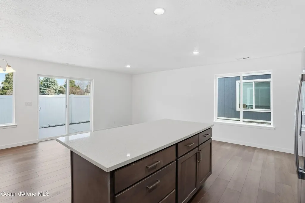 1428 N Michigan Lane Greenacres WA 99016
