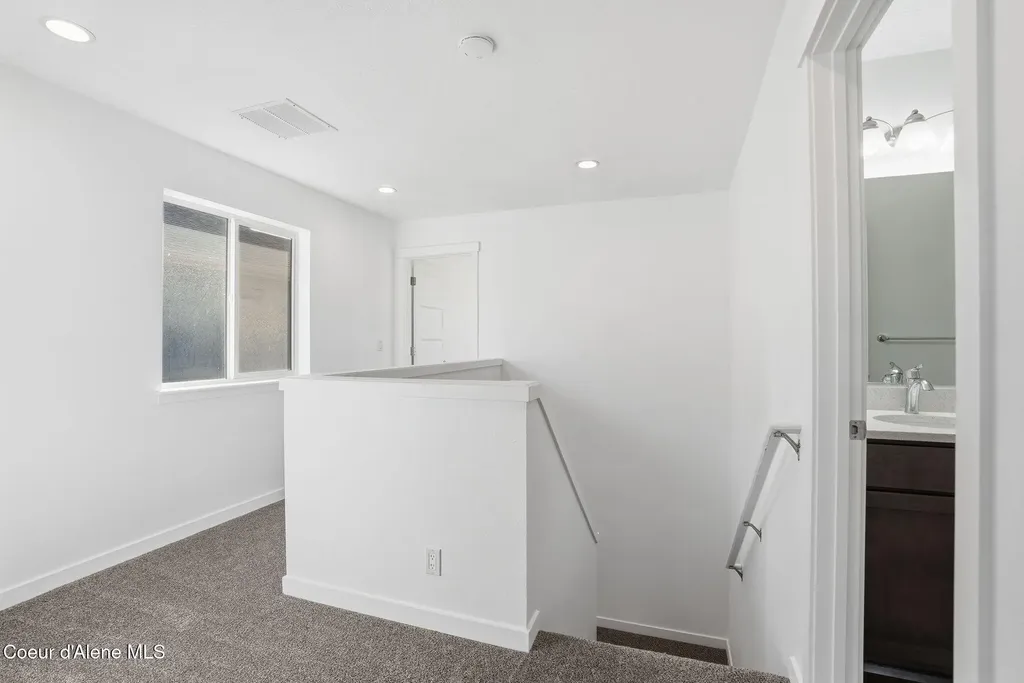 1428 N Michigan Lane Greenacres WA 99016