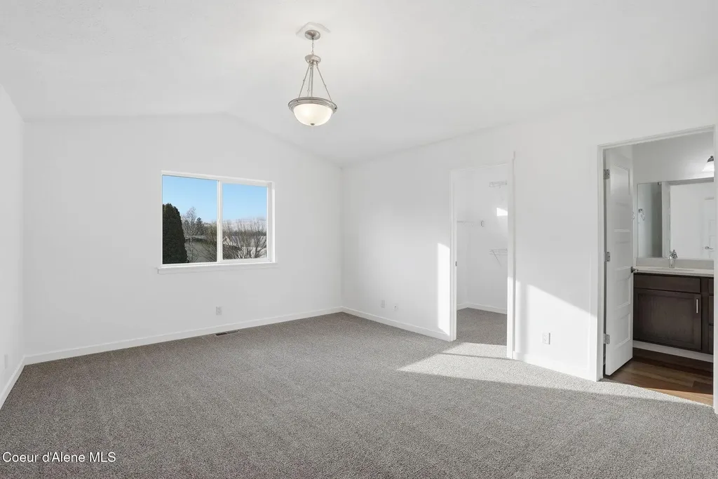 1428 N Michigan Lane Greenacres WA 99016
