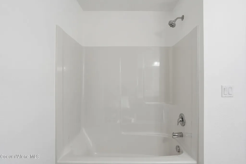 1428 N Michigan Lane Greenacres WA 99016