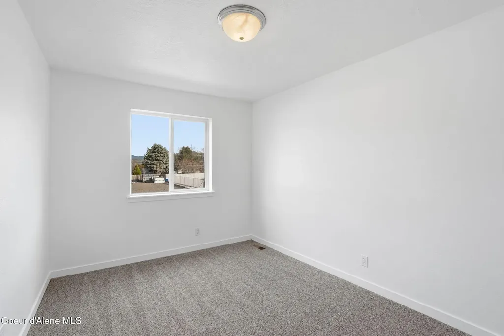 1428 N Michigan Lane Greenacres WA 99016