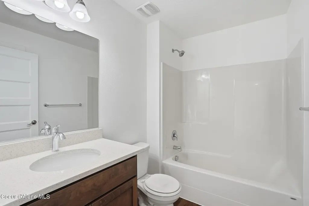 1428 N Michigan Lane Greenacres WA 99016